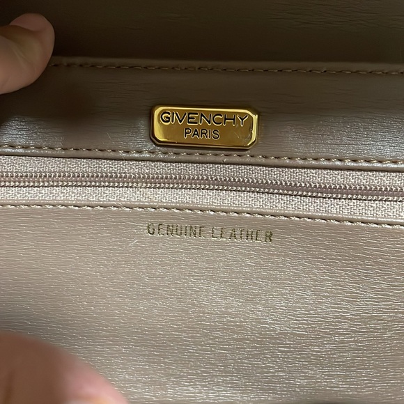 Givenchy - Picture 8 of 8